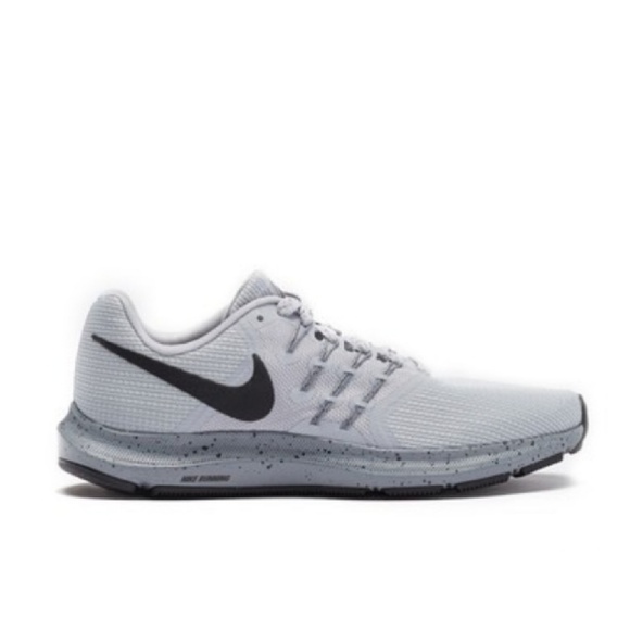 🆕 ***SOLD*** NIKE RUNNING SNEAKERS (Men's) - Picture 2 of 7